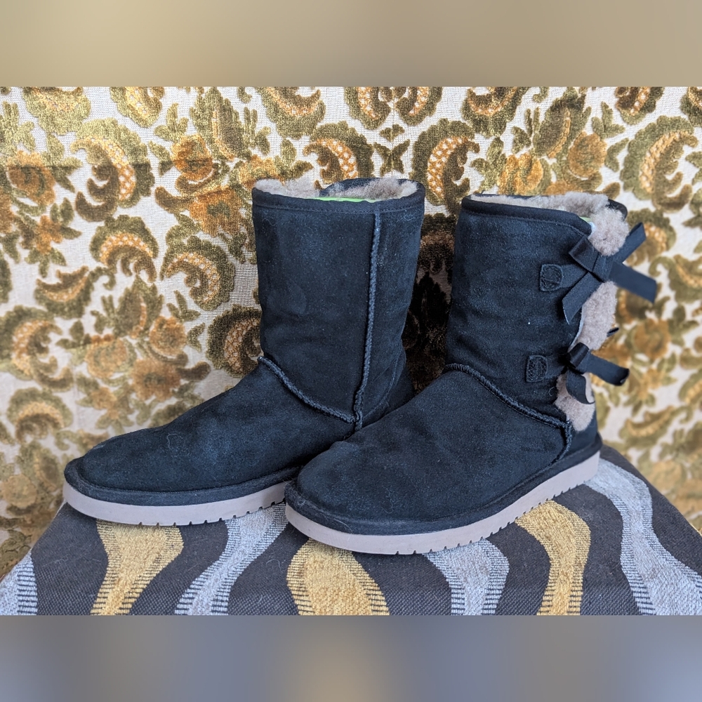 Koolaburra Sherpa Lined Side Bow Boots size 8